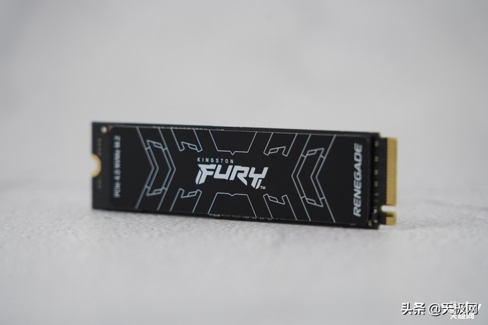 强劲性能 Kingston FURY叛逆者（Renegade）NVMe SSD固态硬盘评测