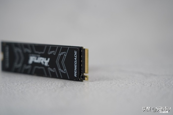 强劲性能 Kingston FURY叛逆者（Renegade）NVMe SSD固态硬盘评测