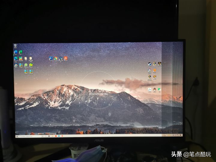 打游戏显示器闪屏,屏幕右侧带条纹残影,是显卡还是显示器坏了?