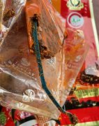 网友曝火锅底料有塑料遭威胁，商家回应：威胁者系冒充已报警