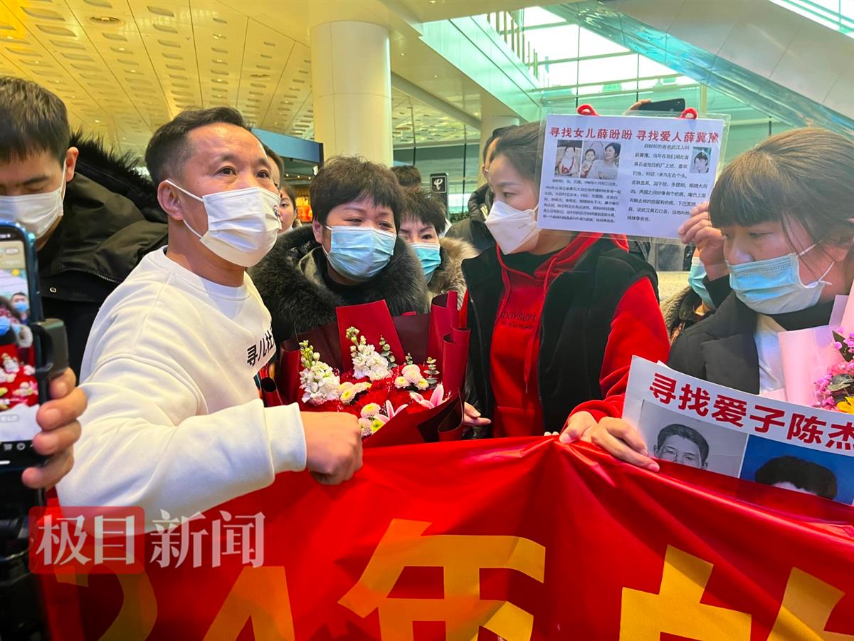 刚刚!被拐24年的张洋洋,给了痛哭的母亲一个吻