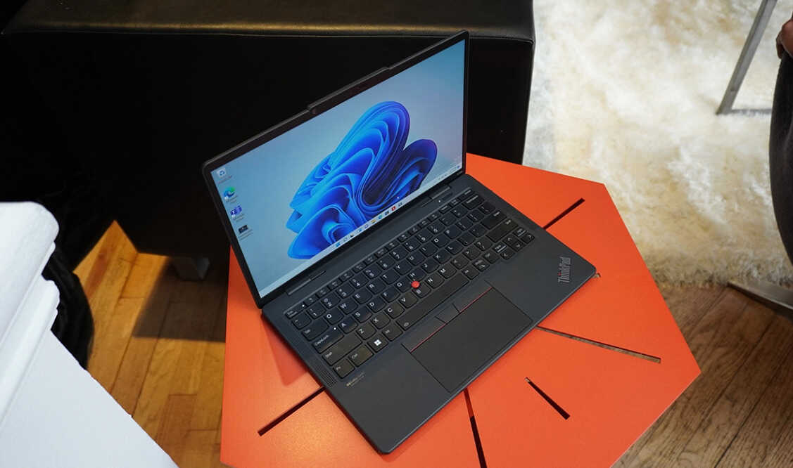 首款骁龙平台的ThinkPad笔记本亮相MWC,创续航新纪录