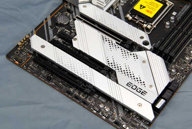 有核显也不耽误NVIDIA的摩擦!i7-12700配RTX3070Ti游戏实测