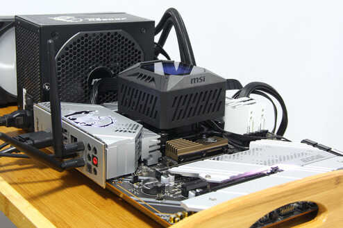 有核显也不耽误NVIDIA的摩擦!i7-12700配RTX3070Ti游戏实测