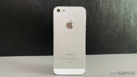 小伙花60元淘了台iPhone 5,十年前的手机还能干啥?