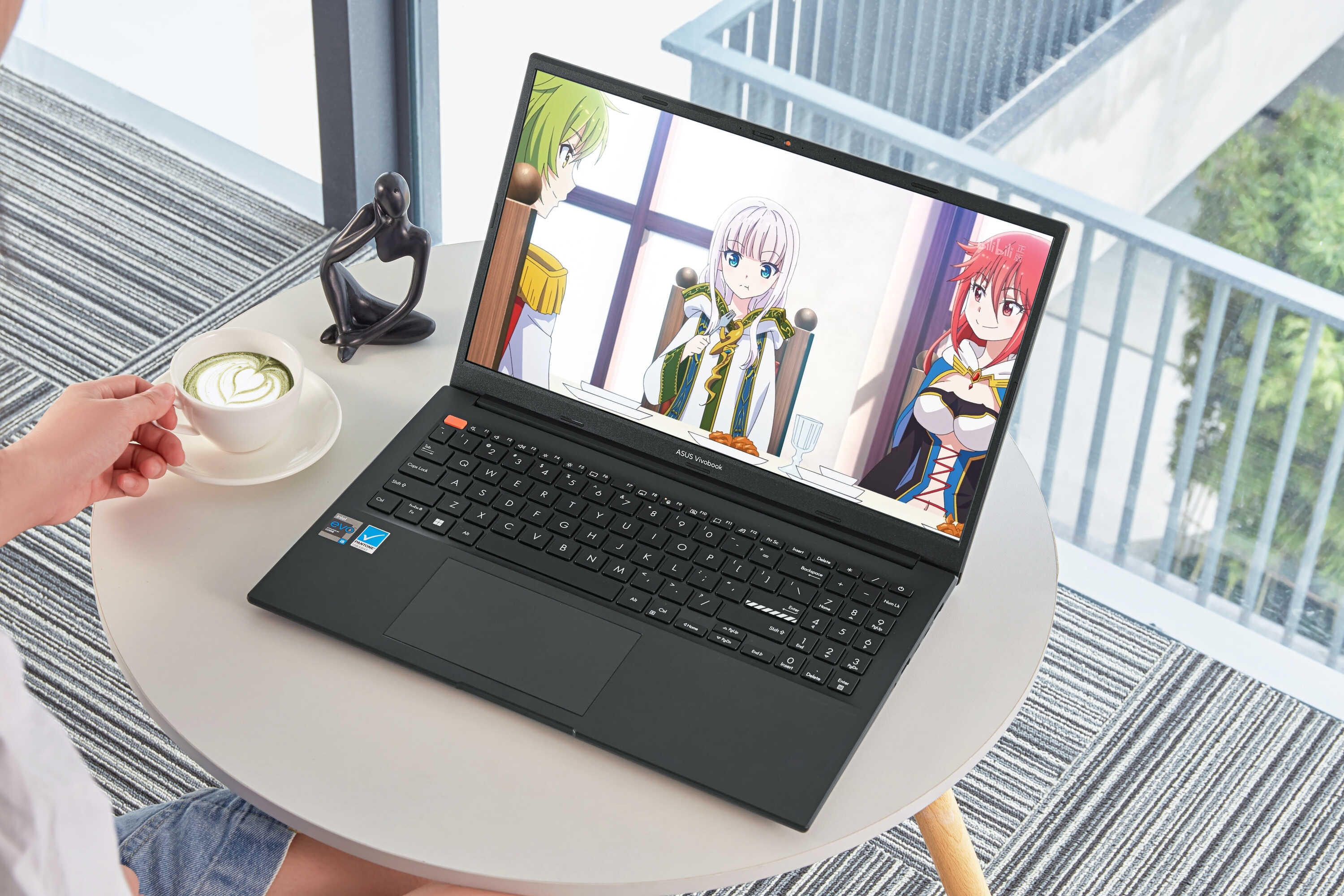 和传统笔记本比较,120Hz OLED华硕好屏赢在哪里?看完你就懂了