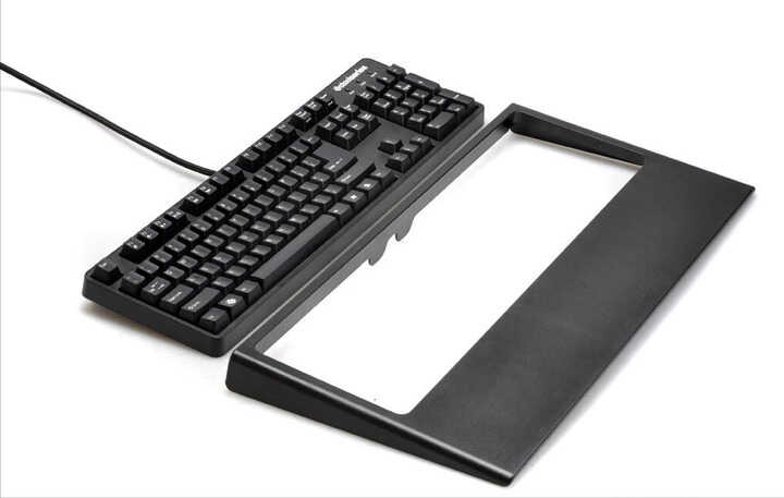 键盘品牌挨个捋：钢厂赛睿，黑科技、掌托、键鼠垫耳机四件套