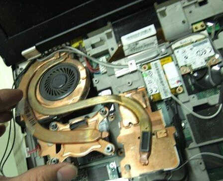 联想IBM Thinkpad T400报Fan error错误：十步教你换风扇