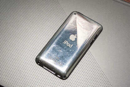 10年前的iPod Touch 4还能玩游戏!苹果就是这么牛
