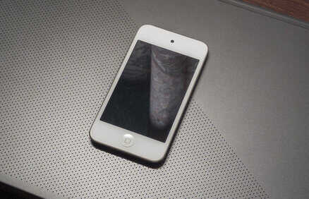 10年前的iPod Touch 4还能玩游戏!苹果就是这么牛