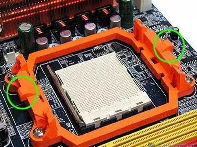 CPU风扇怎么拆下来