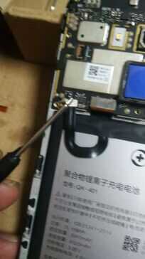 手把手教你更换手机电池,再也不会被手机维修店坑啦