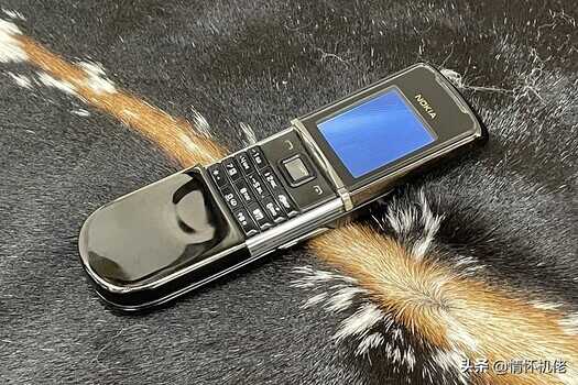 抛弃iPhone,我用诺基亚8800 Sirocco度过了一天