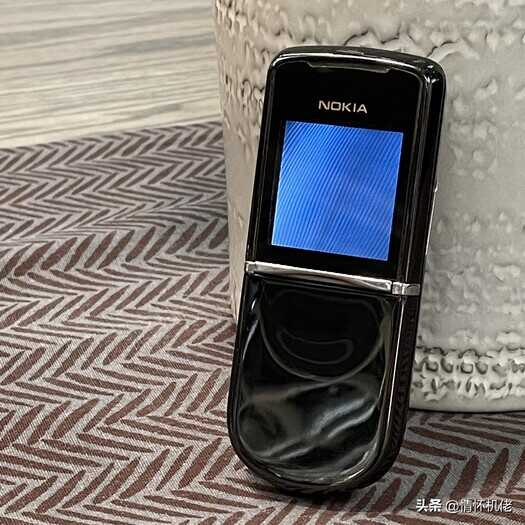 抛弃iPhone,我用诺基亚8800 Sirocco度过了一天