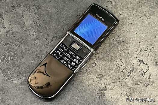 抛弃iPhone,我用诺基亚8800 Sirocco度过了一天
