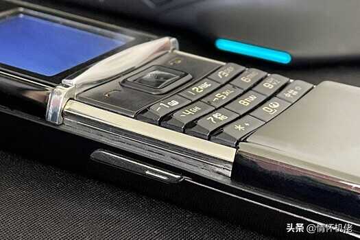 抛弃iPhone,我用诺基亚8800 Sirocco度过了一天