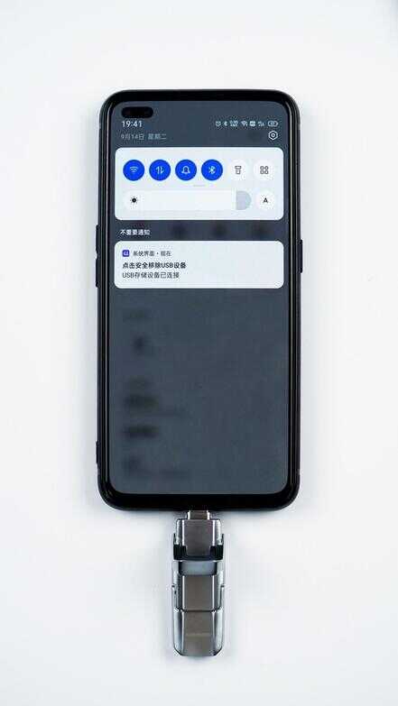 手机连接U盘也可以很简单，用双接口U盘高效又便捷