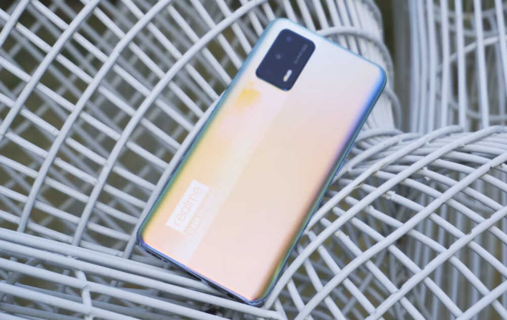 从2499元跌至1599元，三星直屏+256GB+耳机孔，65W跑分旗舰清仓中