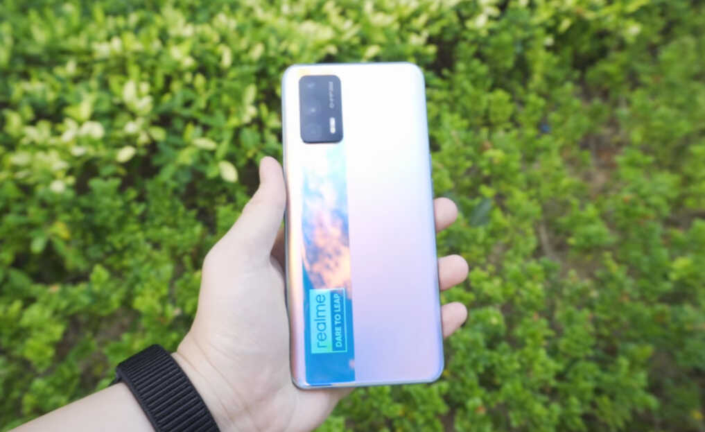 从2499元跌至1599元，三星直屏+256GB+耳机孔，65W跑分旗舰清仓中