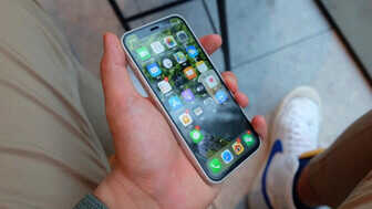 iPhone 12 mini值不值得买？国产新旗舰已给出答案