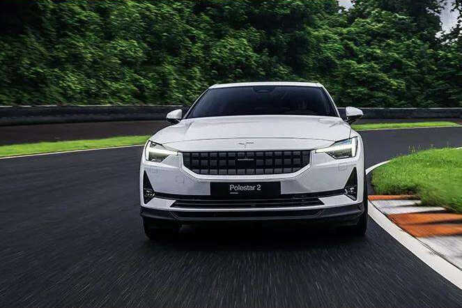 可选奥林斯避震、布雷博刹车,极星2让Model 3突然不香了