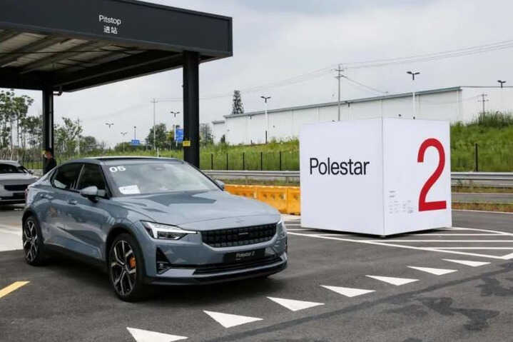 可选奥林斯避震、布雷博刹车,极星2让Model 3突然不香了