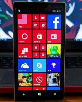 当年的流金版诺基亚930 lumiaCyan