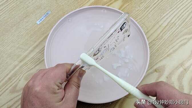手机壳发黄不要扔,教你个小妙招,立马干净透亮,省钱省力