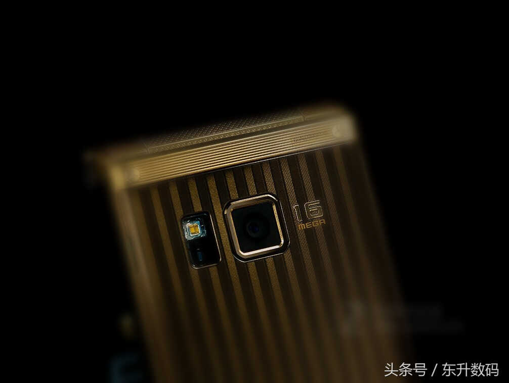 三星W2015实测:翻盖商务机,S健康,心率监测