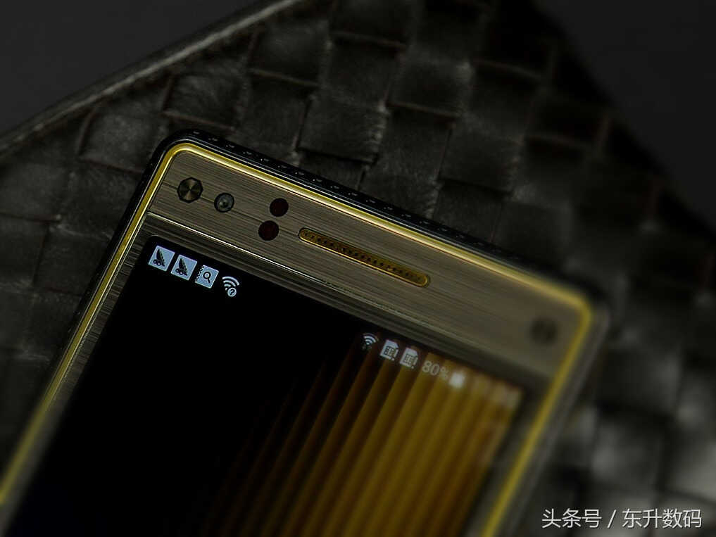 三星W2015实测:翻盖商务机,S健康,心率监测