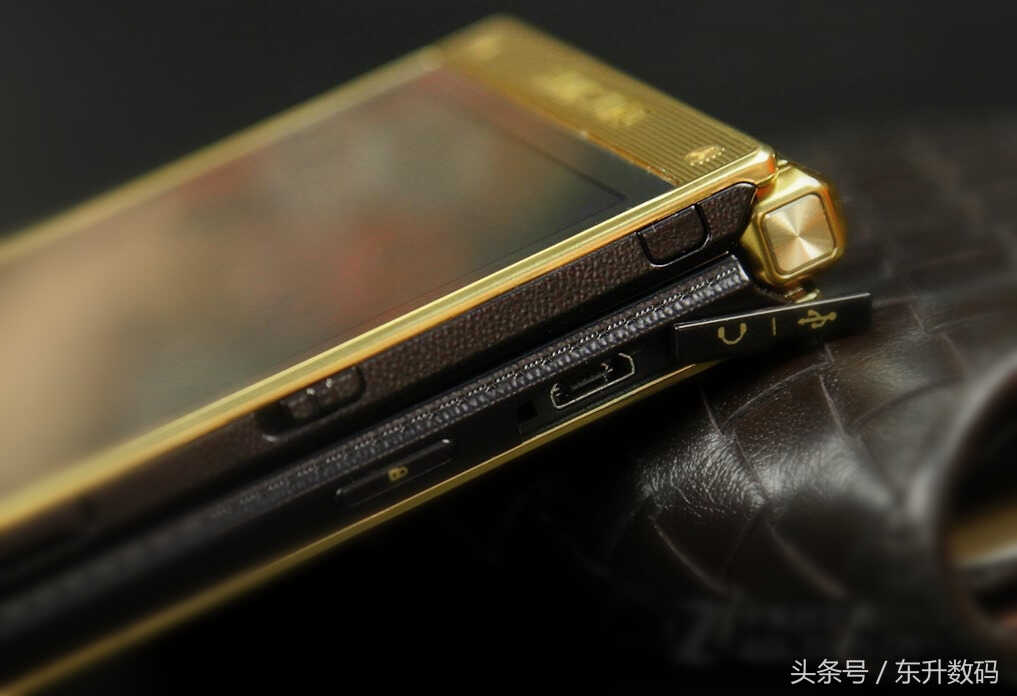 三星W2015实测:翻盖商务机,S健康,心率监测