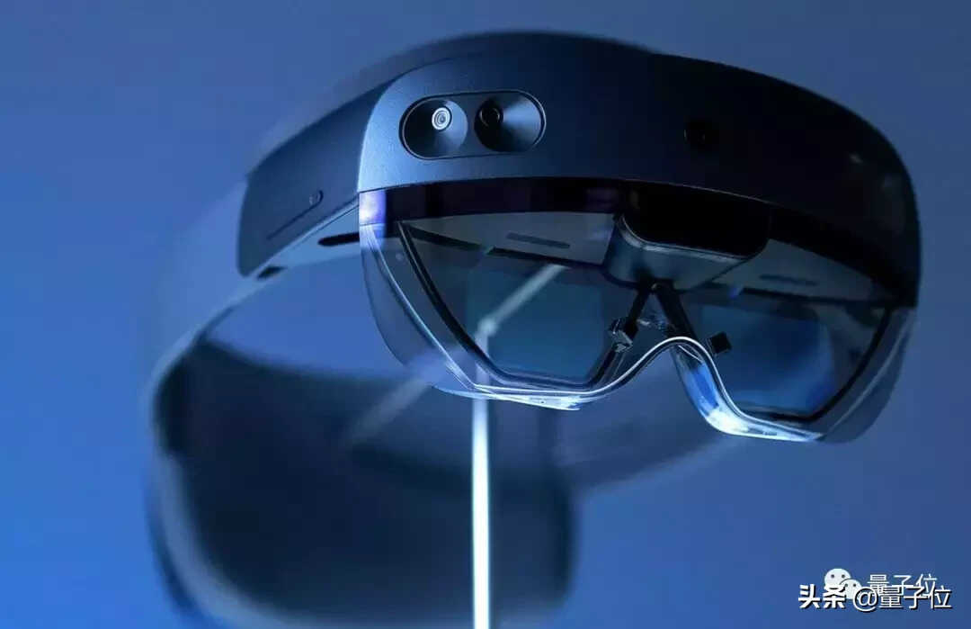 微软推出AR眼镜Hololens二代:支持语音交互,售价2万4
