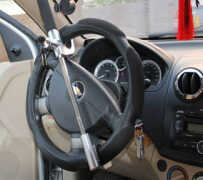 防盗报警器一直响怎么解除(接触汽车防盗器方法)