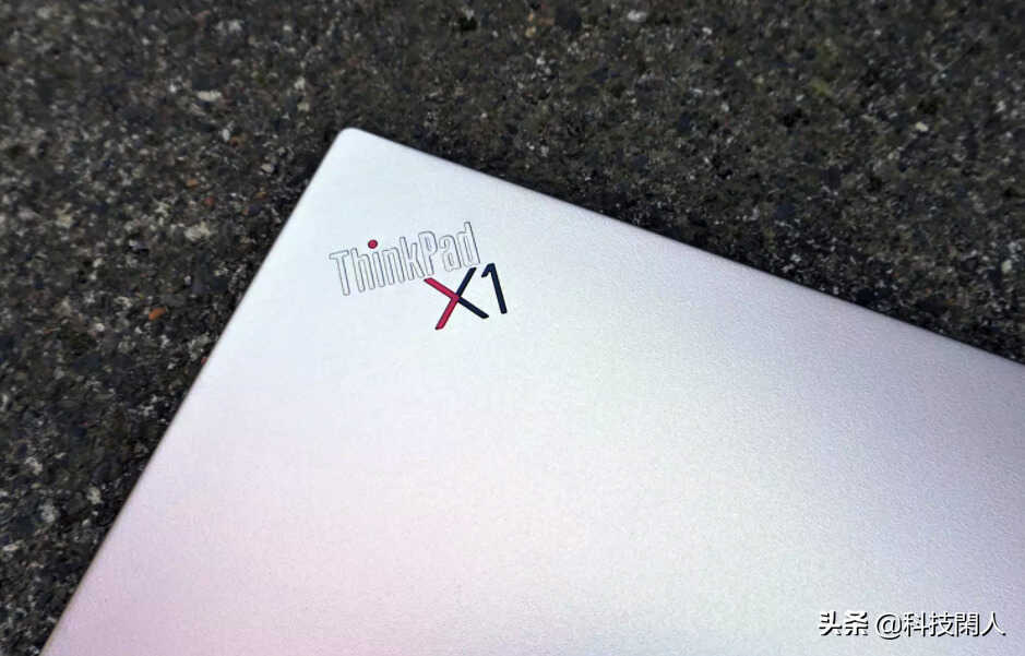 ThinkPad X1 Titanium Yoga:极至轻薄,钛合金打造