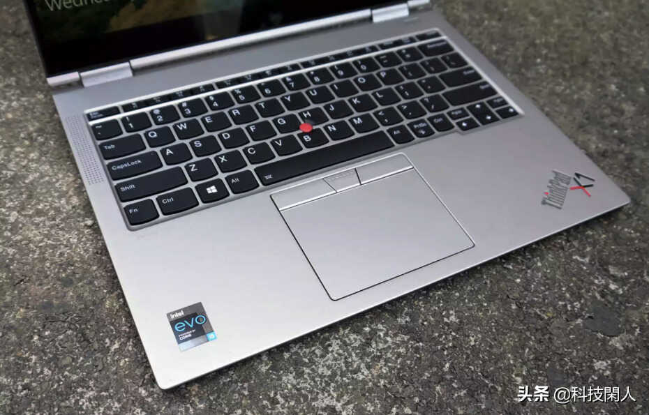 ThinkPad X1 Titanium Yoga:极至轻薄,钛合金打造