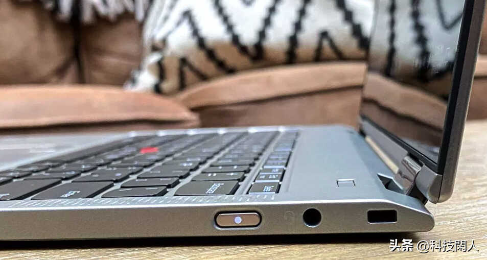 ThinkPad X1 Titanium Yoga:极至轻薄,钛合金打造