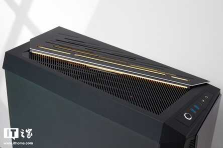 AORUS Model X 台式机图赏:炫酷水冷 RGB,扎实做工高端机