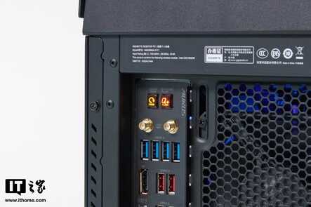 AORUS Model X 台式机图赏:炫酷水冷 RGB,扎实做工高端机