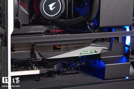 AORUS Model X 台式机图赏:炫酷水冷 RGB,扎实做工高端机