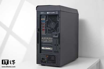 AORUS Model X 台式机图赏:炫酷水冷 RGB,扎实做工高端机