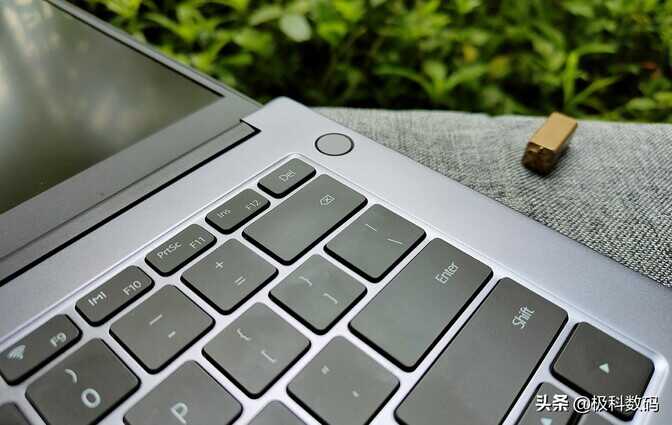 华为MateBook D 14 2022款笔记本使用体验,优点不足很明显