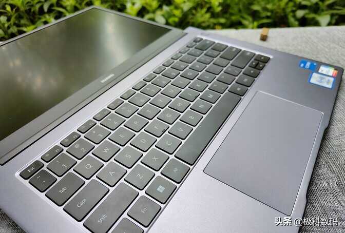 华为MateBook D 14 2022款笔记本使用体验,优点不足很明显