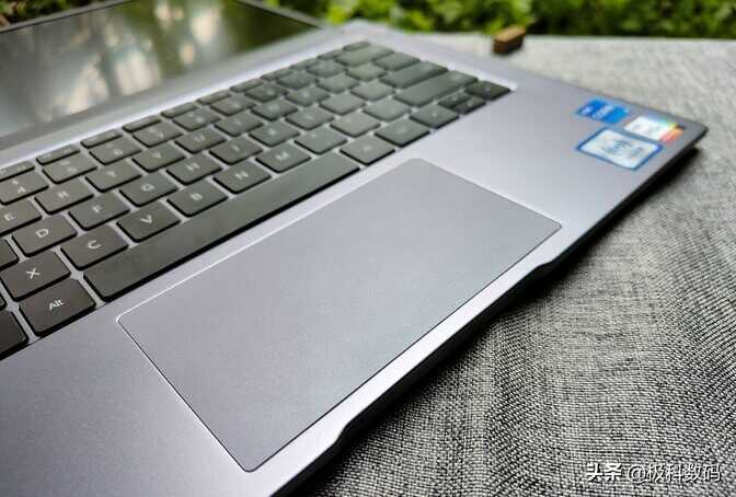 华为MateBook D 14 2022款笔记本使用体验,优点不足很明显