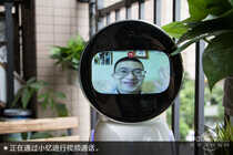 被周鸿祎带上乌镇的机器人有多牛？小忆机器人评测