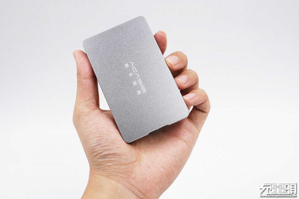 支持USB4高速传输标准,阿卡西斯USB4硬盘盒评测
