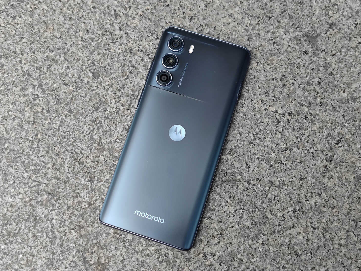 摩托罗拉edge S30评测:1799元起,让你很难抱怨什么