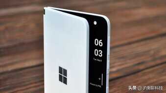 微软 Surface Duo 评测：一款漂亮、令人眼花缭乱的手机