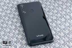 vivo Z5x手机评测体验:千元打孔、三摄,亮点盖住了小“槽点”