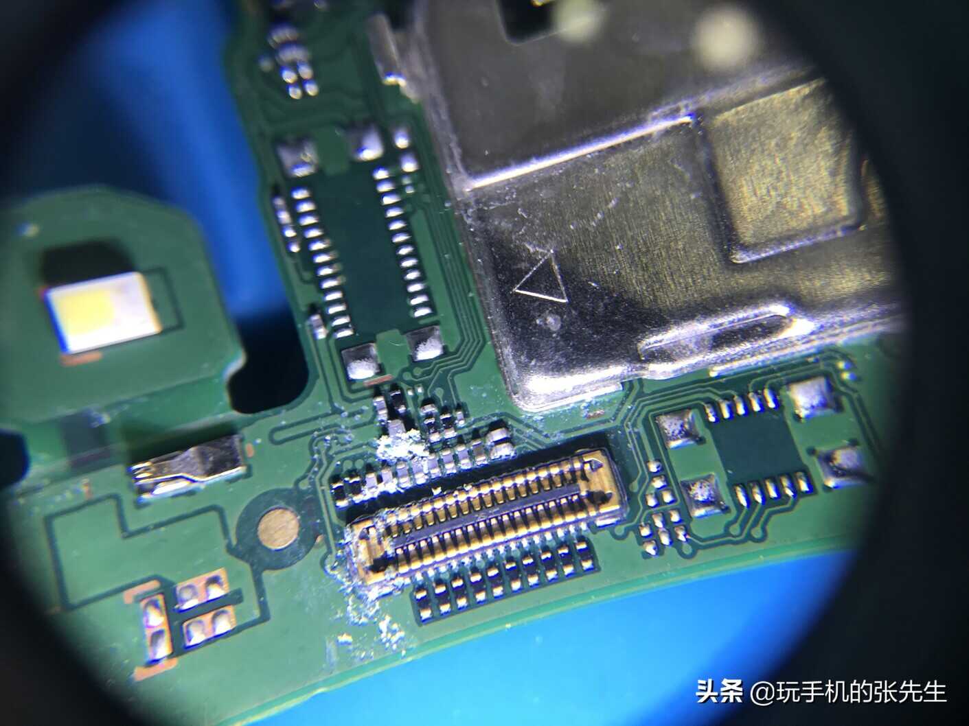 手机进水后黑屏,该怎么办?切忌做这几件事