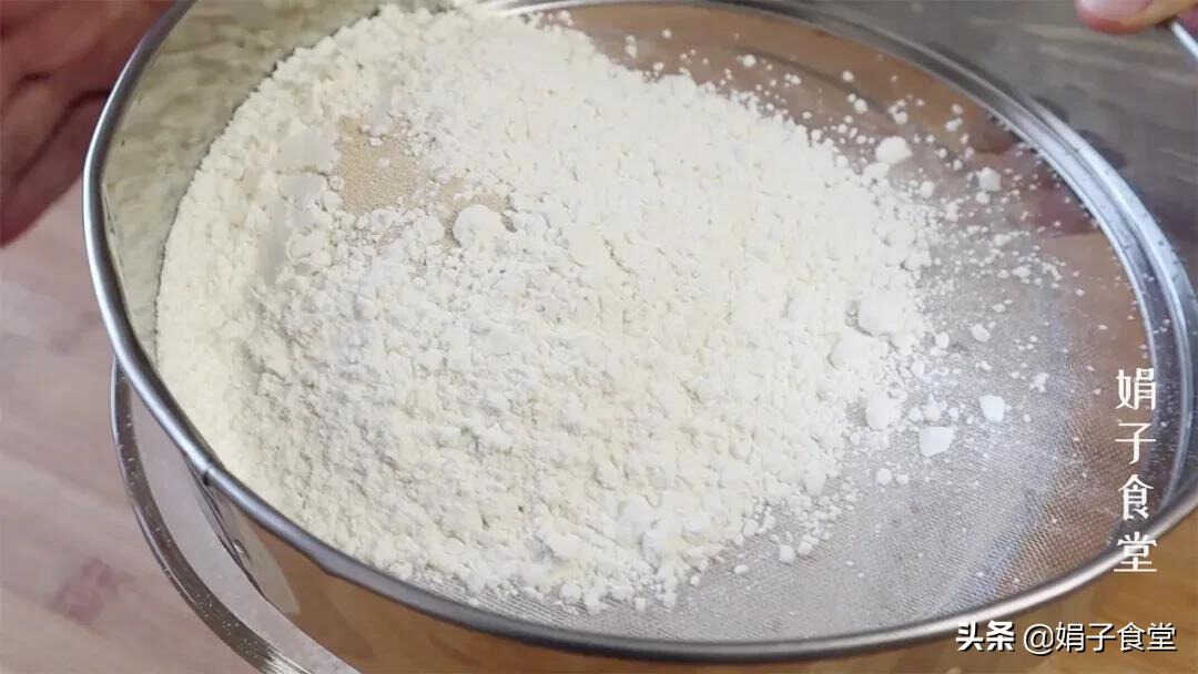 想吃蛋糕不用买,电饭煲就能做,蓬松柔软,不塌陷不回缩,超简单